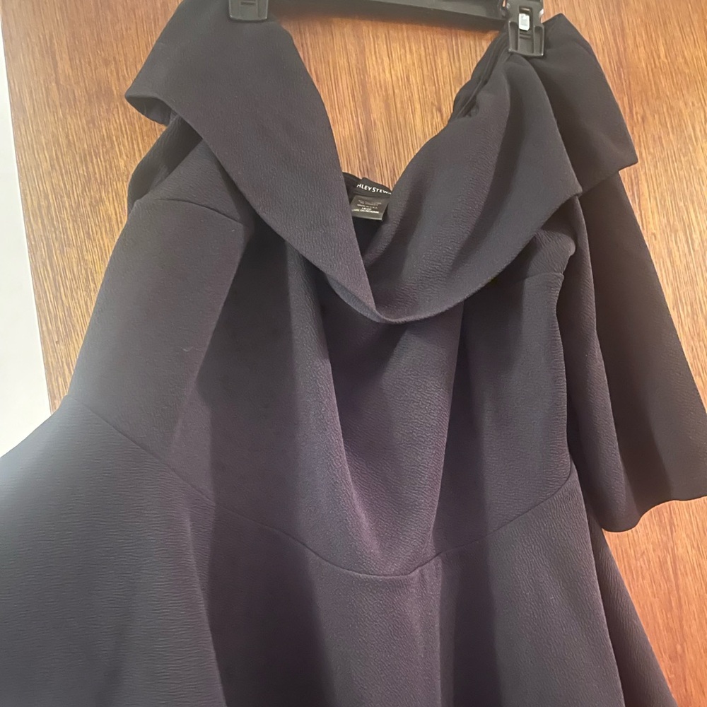 Women’s Peplum off shoulder top Size 18/20 worn once Excellent condition
